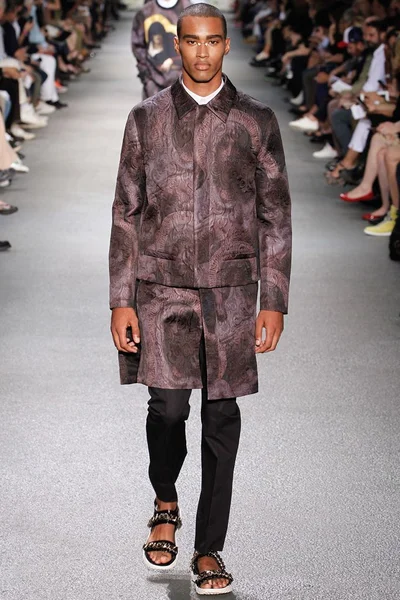Look 19